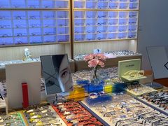 -天空之镜眼镜店蔡司依视路配镜授权零售店(望京颐堤港店)