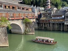-临江餐馆二楼美食部落