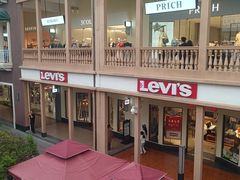 -王府井奥莱临潼小镇(临潼店)