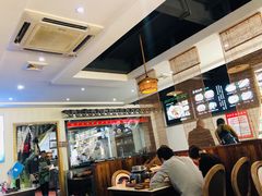 大堂-魏铭鱼头捞饭(晋阳路店)