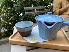 -彳亍咖啡·这里(水湾路店)