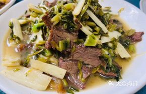 Snow Cabbage and Bamboo Shoot Braised Pork