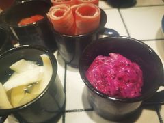 火龙果虾滑-强盅盅重庆市井火锅店(中央大街店)