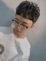 -诗悦发型烫染SALON
