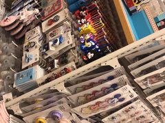 -名创优品(北京新中关购物中心地铁层店)
