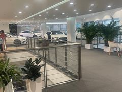 -上海星瀚奔驰4S店(长寿路店)