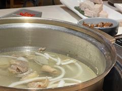 -喃喃椰·糟粕醋·椰子鸡火锅(七堡花园店)