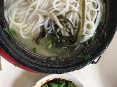 -刚砂锅鸡丝米线