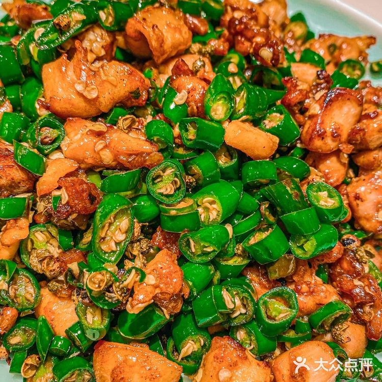 推荐三道我每次都必点的菜:老成都蒜苗回锅肉