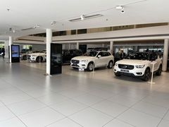 -杭州中沃沃尔沃4S店(滨江区店)