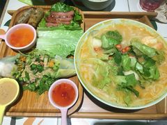 冬阴功海鲜粉-越弥越南传统美食馆