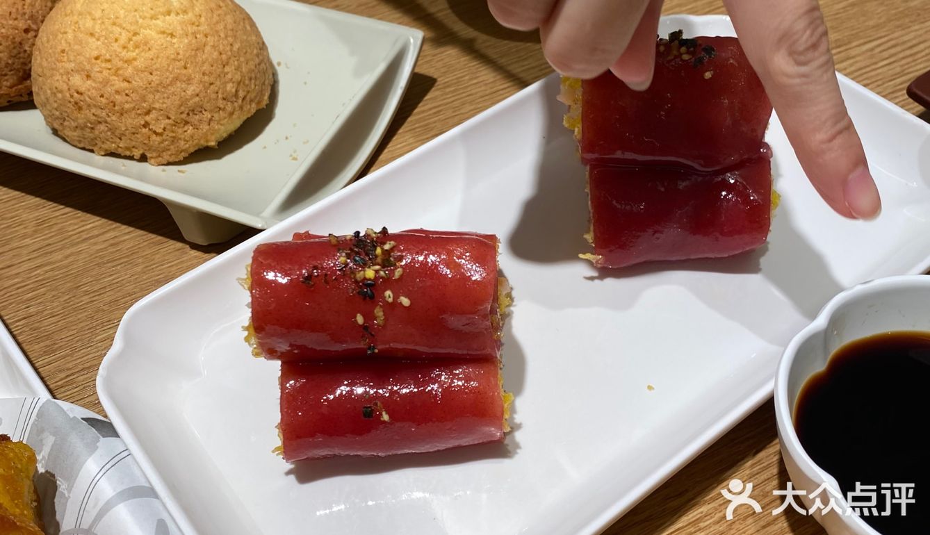 虾饺是有自己的特色味道的，虾肉也挺多的，可以一试