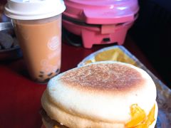 火烤嫩牛芝士麦芬-汉堡王(EAC欧美中心店)