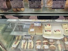 -白玉兰食品甜凤店(合生汇店)