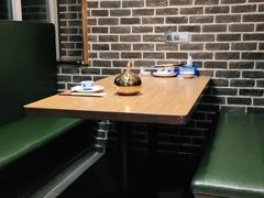 卡座-方国老头包子·39年威海本地老字号•小船海鲜疙瘩汤