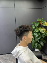 -藤野造型•烫染专业店