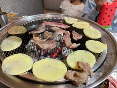 -围炉肉舍•炭烤活鳗•丹东海鲜烤肉(步行街店)