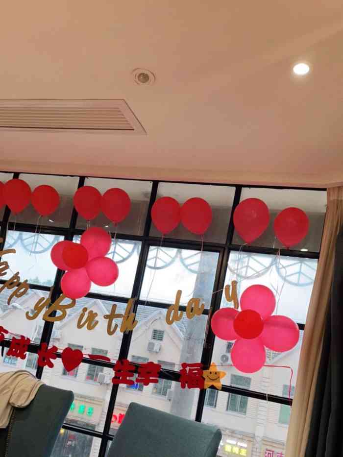 上海阿婆(新桥店)-"晚上带朋友一起吃饭!到阿婆饭店门口过,看.