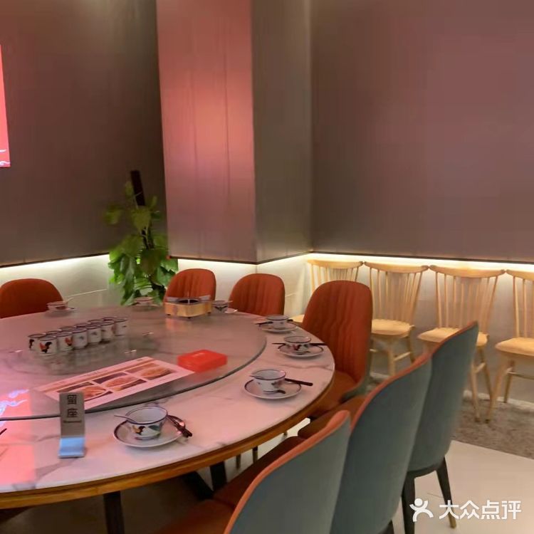 原来这家湘菜馆的总店在万州