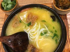 蒙自过桥米线-麦麦山云南菜(复地活力城店)