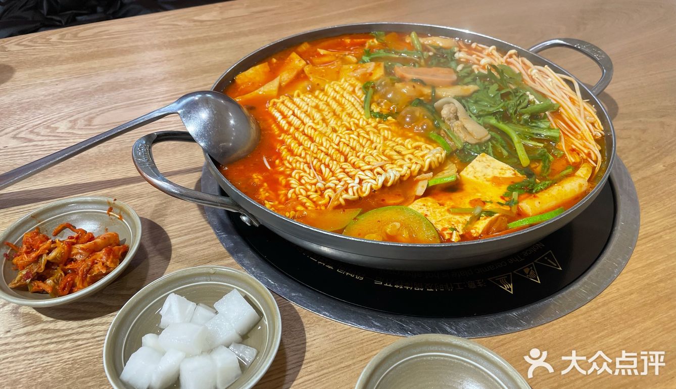 于是决定一样点一个，部队锅味道很正