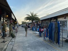 -席娜卡琳火车铁道夜市