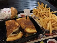-The Habit Burger Grill 哈比特汉堡(爱琴海店)