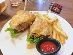 -拉亚汉堡经典餐厅(商城路店)