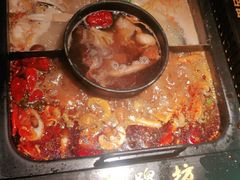 -老牌坊云南鱼豆花火锅(哈西万达店)