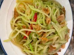 油渣炒洋丝瓜-浩海火燒雲傣家菜(芮欧百货店)