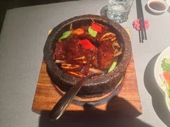 石锅黑椒煎炒雪花牛仔骨-蟹榭·本帮江浙菜·蟹宴(五角场合生汇商场店)