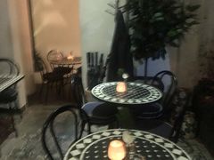 -Noir. Dining in the Dark