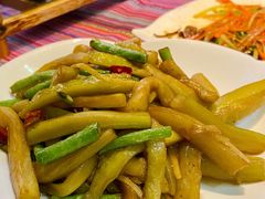 -香巴拉云南餐厅(华莱坞店)