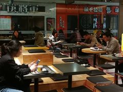 大堂-麦当劳(龙阳路店)
