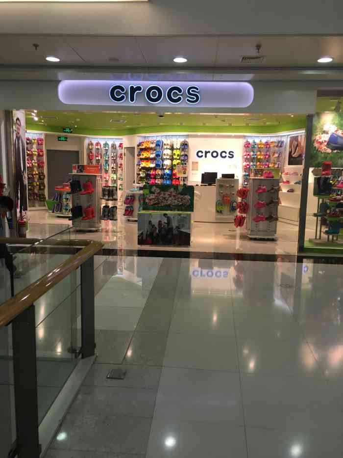 cross卡洛驰(巴沟路店)-"华联万柳4层的crocs 去时店内无人便.
