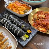 同事介绍说是朝鲜族人开的，夫妻小店看着普普通通