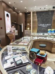 -六福珠寶(巴黎春天五角场店)