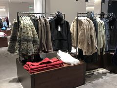 -URBAN REVIVO(高德置地广场·春广场店)