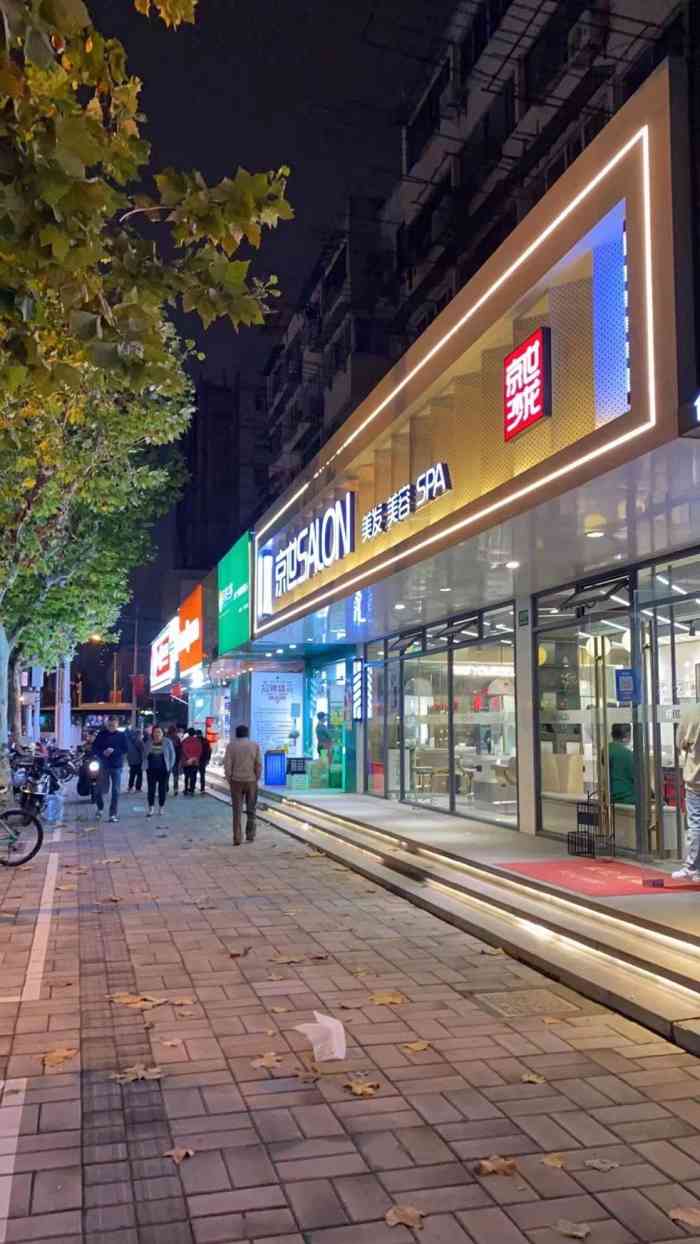京世沙龙(昌里店)-"之前换过很多发型师,从来没有固定过,认识.