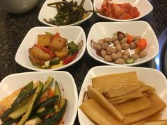 餐前小菜-韩宫宴炭火烤肉(中商世界里店)
