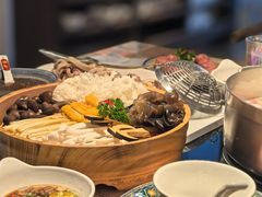 -尚尚仙·酸汤猪手·猪肚鸡火锅(华联万柳购物中心店)