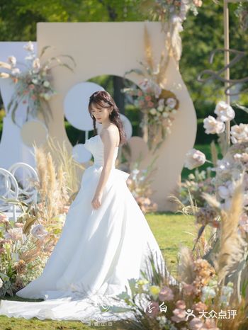 草坪婚礼性价比之王|温柔治愈系配色