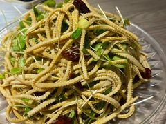 香椿苗拌豆腐丝-谢蟹浓·肉蟹煲(新奥店)