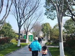-松鹤墓园-停车场