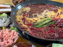 -渝嘴小老弟老火锅(华新村店)