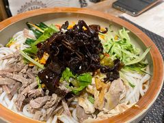 凉拌鸡丝米线过桥米线-滇越乘象云南餐厅(豆各庄店)
