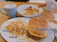 27&nbsp;牛肉汉堡-HELLO 27 意面·沙拉·帕尼尼