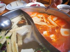 麻辣鸳鸯锅-苗伯妈酸汤火锅
