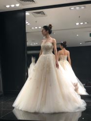 点击看大图 -GRACE KELLY婚纱与礼服(北京店)