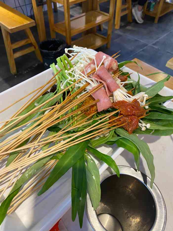 耙耳朵串串(总店)-"锅底一般.点了鸳鸯锅.辣锅微咸.蕃茄锅底.
